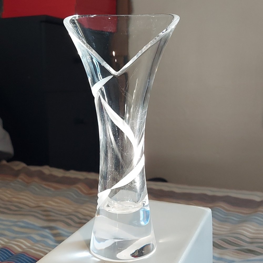 Mikasa Curtain Call Trumpet Vase 8-1/2"